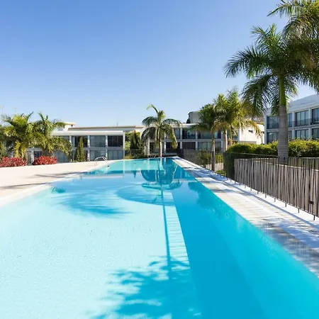 Home2book Design Pool & Wifi