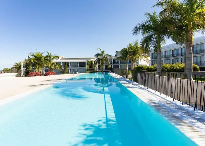 Home2book Design Pool & Wifi