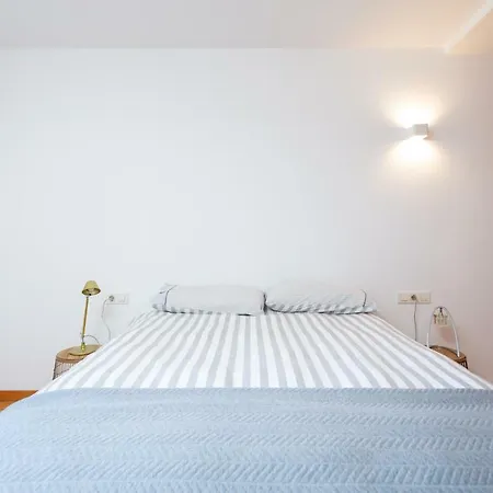 Home2book Design Pool & Wifi